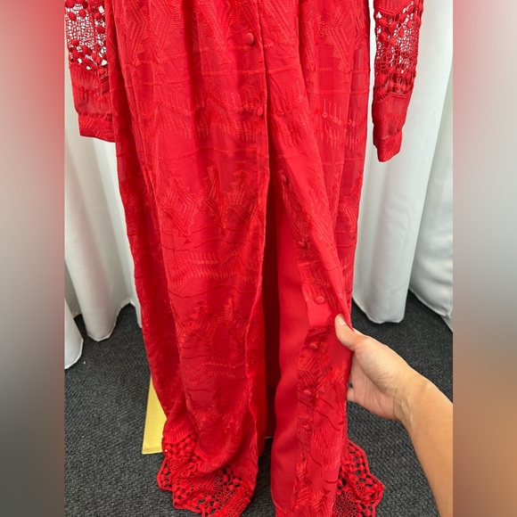 Red maxi dress sheet material body line except for arm. - Picture 8 of 15